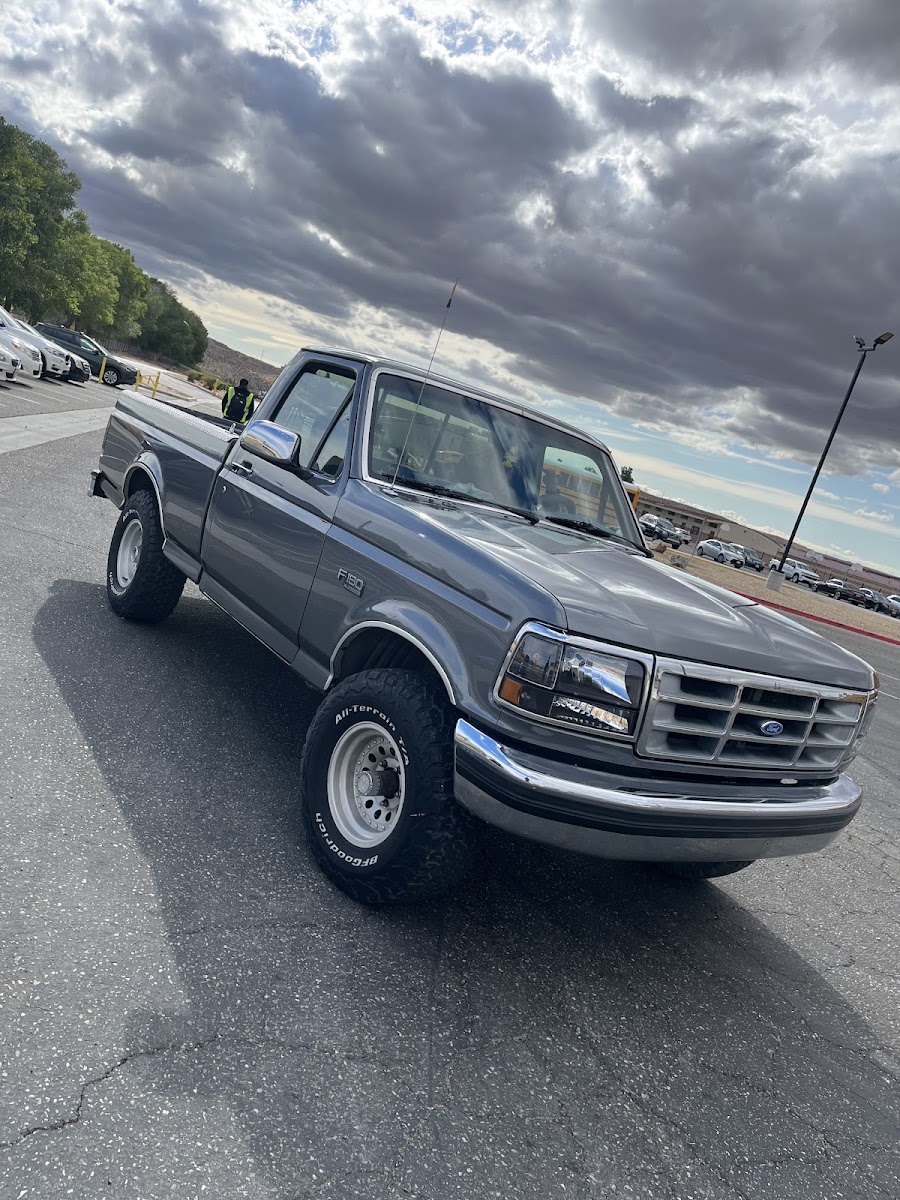 Louie's Auto Body photo