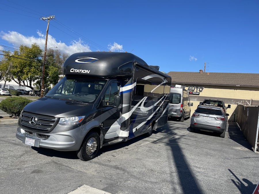 Lux Auto Body Shop & RV Repair photo