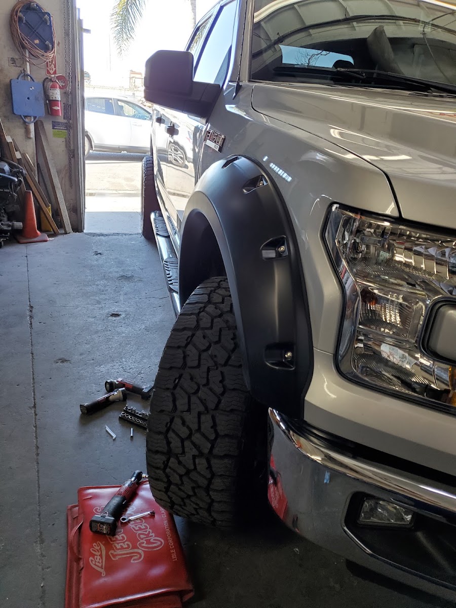 Oscar N Sons Custom Bodyworks photo